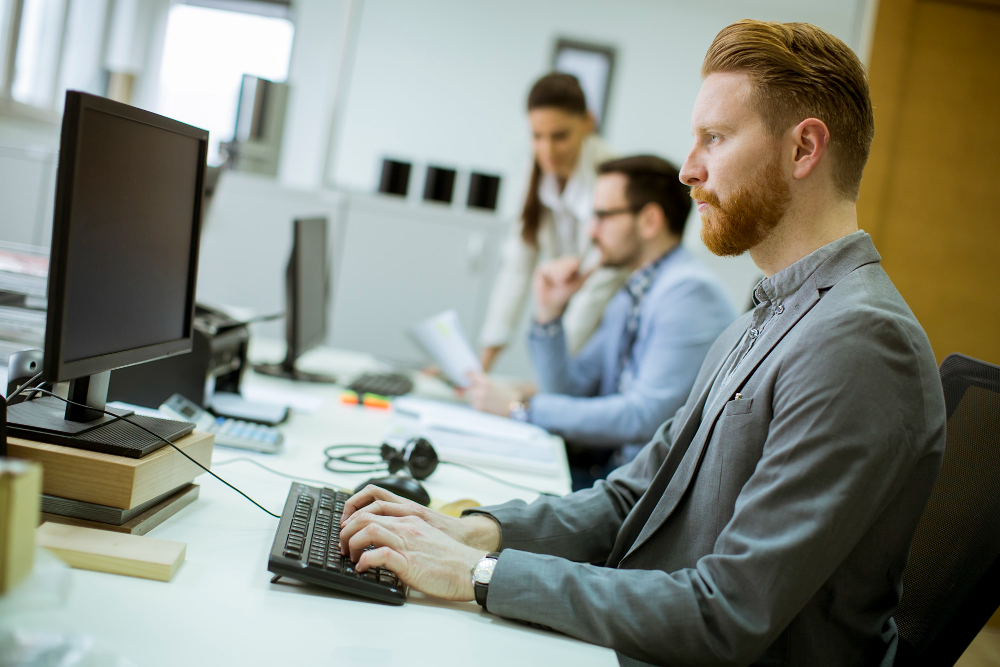 You are currently viewing Outsourcing IT – jak wykorzystać go do aktualizacji systemów w firmie?